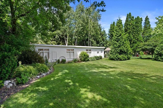 N65W5716 Columbia ROAD, Cedarburg, WI 53012
