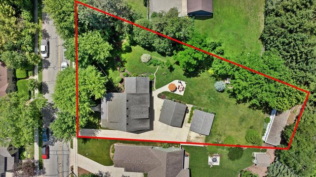 N65W5716 Columbia ROAD, Cedarburg, WI 53012