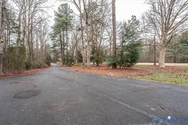 7429 Walnut Grove Rd, Mechanicsville, VA 23111