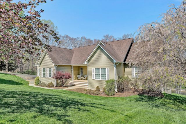 353 Deerpath DR, Hardy, VA 24101