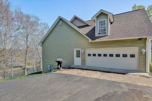 353 Deerpath DR, Hardy, VA 24101