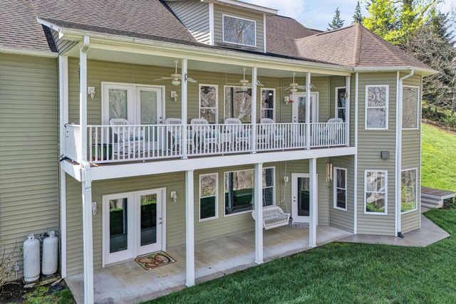 353 Deerpath DR, Hardy, VA 24101
