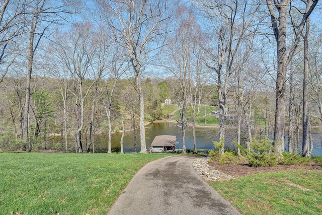 353 Deerpath DR, Hardy, VA 24101