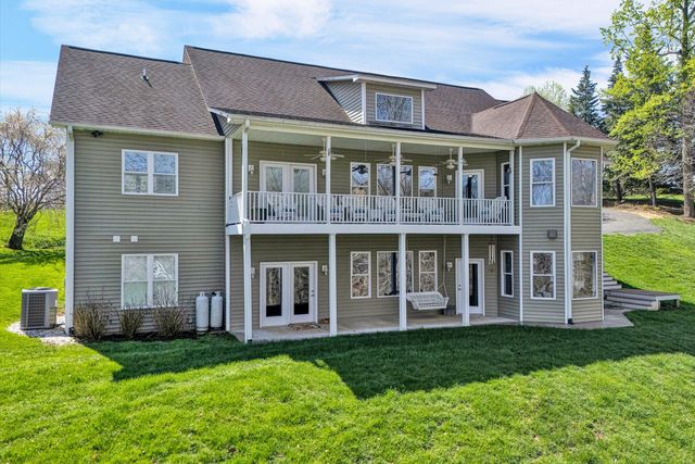 353 Deerpath DR, Hardy, VA 24101