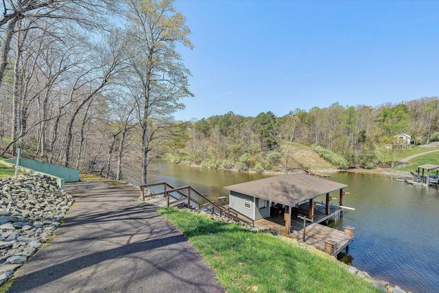 353 Deerpath DR, Hardy, VA 24101