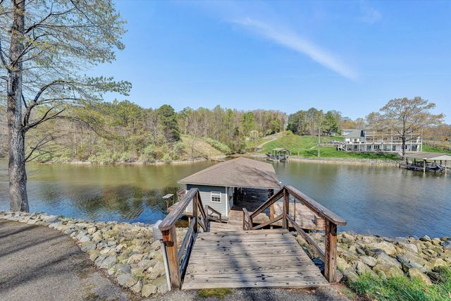 353 Deerpath DR, Hardy, VA 24101