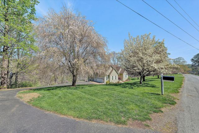 353 Deerpath DR, Hardy, VA 24101
