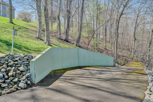 353 Deerpath DR, Hardy, VA 24101
