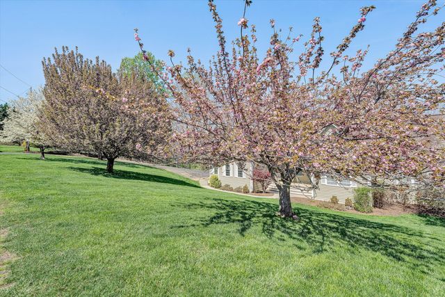 353 Deerpath DR, Hardy, VA 24101