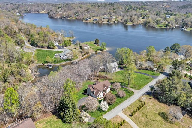 353 Deerpath DR, Hardy, VA 24101