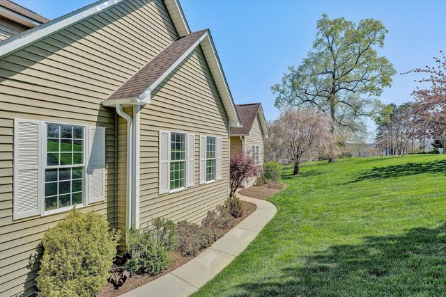 353 Deerpath DR, Hardy, VA 24101