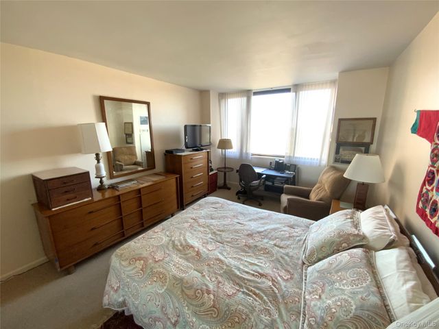 27010 Grand Central Parkway 9M, Floral Park, NY 11005