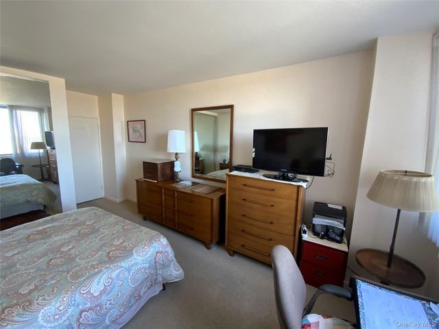 27010 Grand Central Parkway 9M, Floral Park, NY 11005