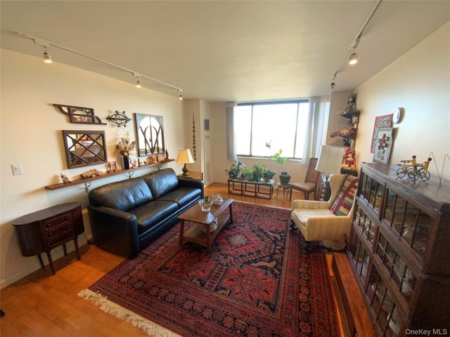 27010 Grand Central Parkway 9M, Floral Park, NY 11005