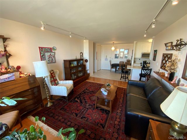 27010 Grand Central Parkway 9M, Floral Park, NY 11005