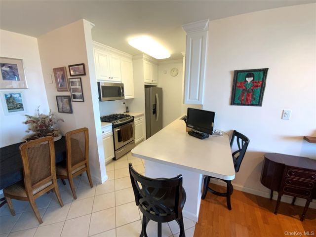 27010 Grand Central Parkway 9M, Floral Park, NY 11005