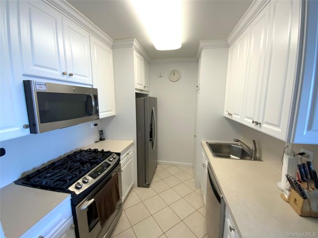 27010 Grand Central Parkway 9M, Floral Park, NY 11005