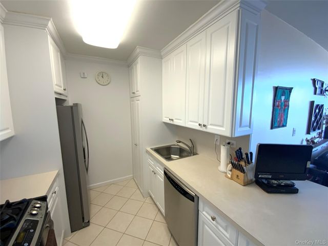 27010 Grand Central Parkway 9M, Floral Park, NY 11005