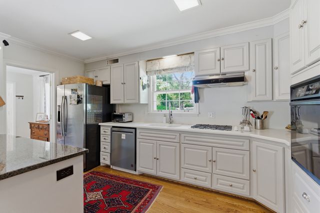 2709 Tyne Blvd, Nashville, TN 37215