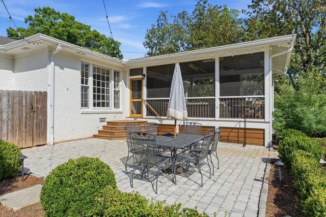 2709 Tyne Blvd, Nashville, TN 37215