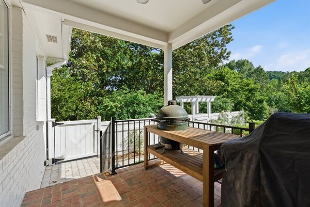 2709 Tyne Blvd, Nashville, TN 37215