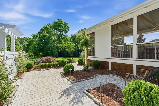2709 Tyne Blvd, Nashville, TN 37215