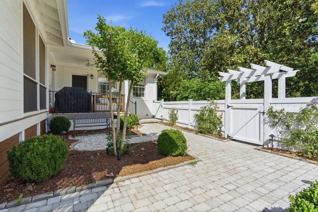 2709 Tyne Blvd, Nashville, TN 37215