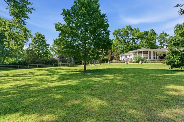 2709 Tyne Blvd, Nashville, TN 37215
