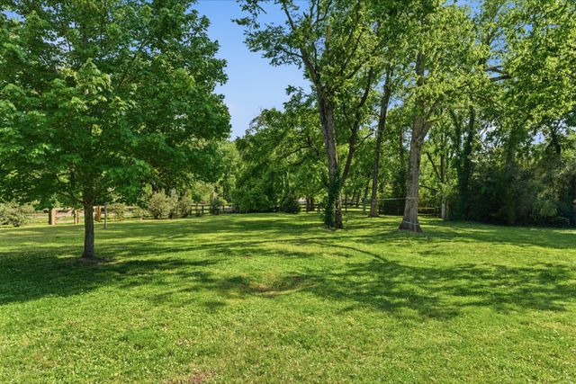 2709 Tyne Blvd, Nashville, TN 37215