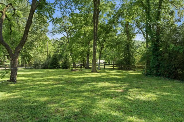 2709 Tyne Blvd, Nashville, TN 37215