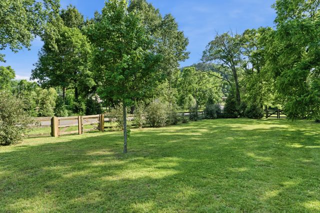 2709 Tyne Blvd, Nashville, TN 37215