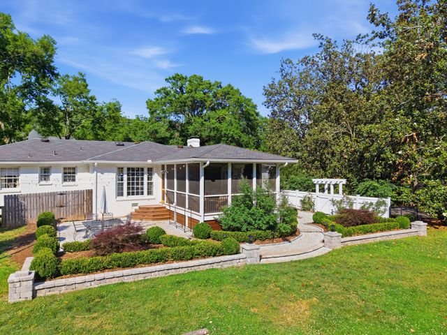 2709 Tyne Blvd, Nashville, TN 37215