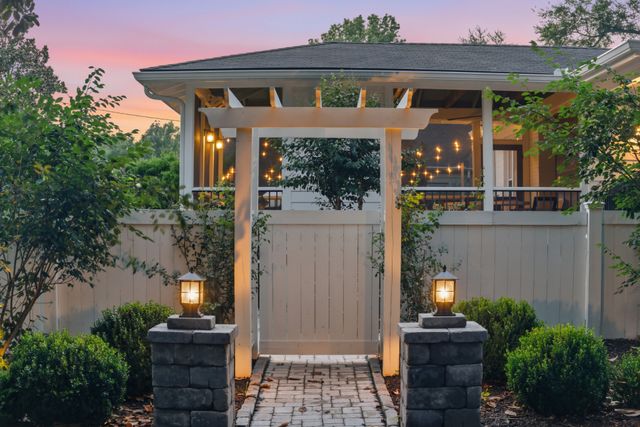 2709 Tyne Blvd, Nashville, TN 37215