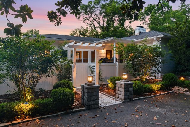2709 Tyne Blvd, Nashville, TN 37215