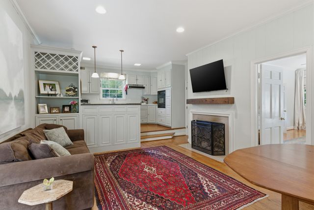 2709 Tyne Blvd, Nashville, TN 37215