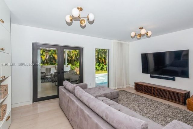 1035 Catalonia Avenue, Coral Gables, FL 33134
