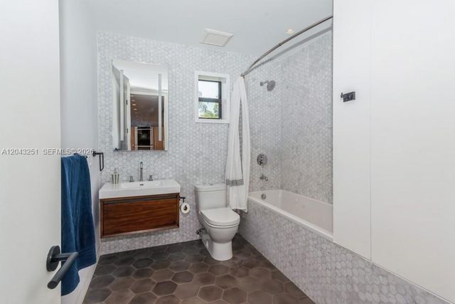 1035 Catalonia Avenue, Coral Gables, FL 33134