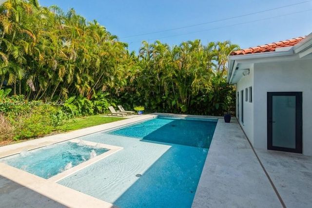 1035 Catalonia Avenue, Coral Gables, FL 33134