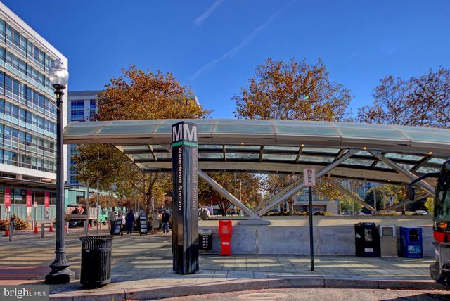 332 N STREET SW, Washington, DC 20024