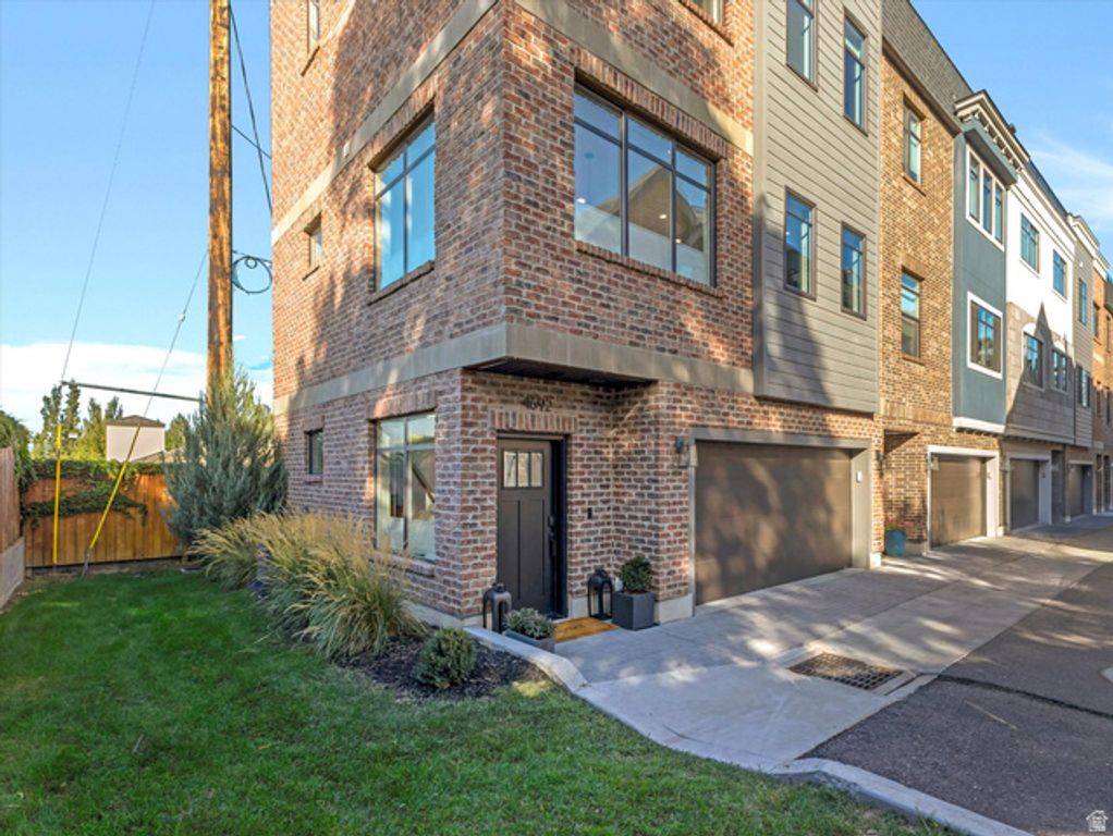 4692 S GROSVENOR CT, Holladay, UT 84117 — exterior