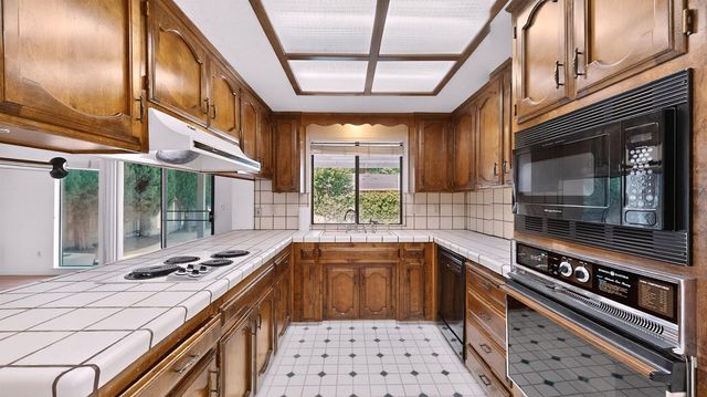 2401 Ellison Dr, Modesto, CA 95355