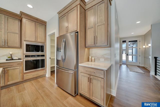 6209 Carveth Drive, Lincoln, NE 68516
