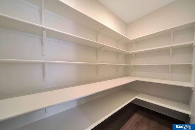 6209 Carveth Drive, Lincoln, NE 68516