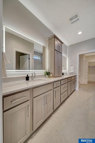 6209 Carveth Drive, Lincoln, NE 68516