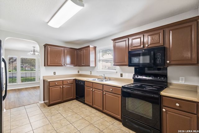 268 Donalan Dr, Converse, TX 78109