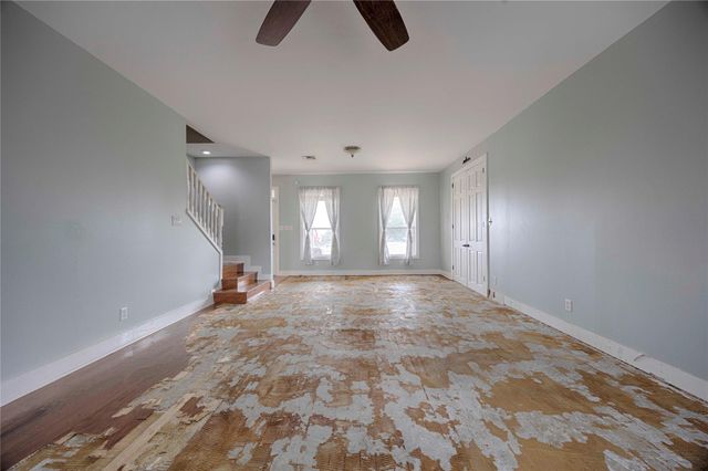 2040 W Guenther Lane, La Grange, TX 78945