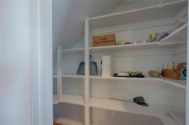 2040 W Guenther Lane, La Grange, TX 78945