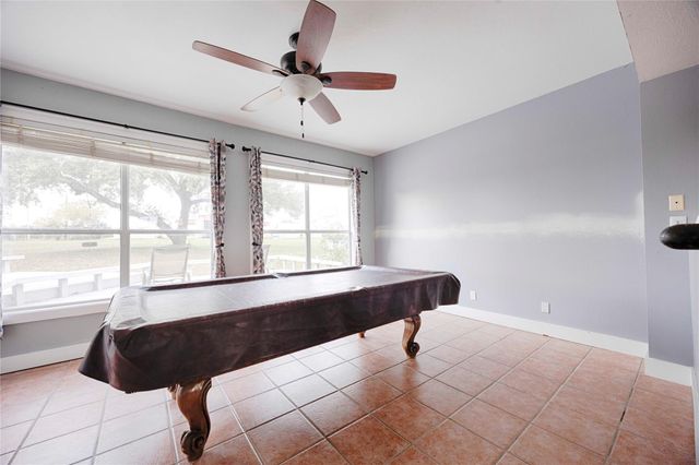 2040 W Guenther Lane, La Grange, TX 78945