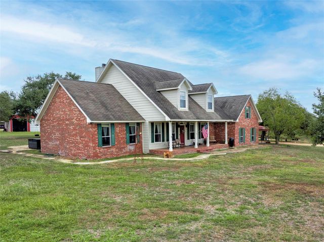 2040 W Guenther Lane, La Grange, TX 78945