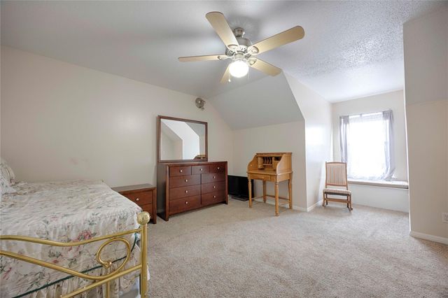 2040 W Guenther Lane, La Grange, TX 78945